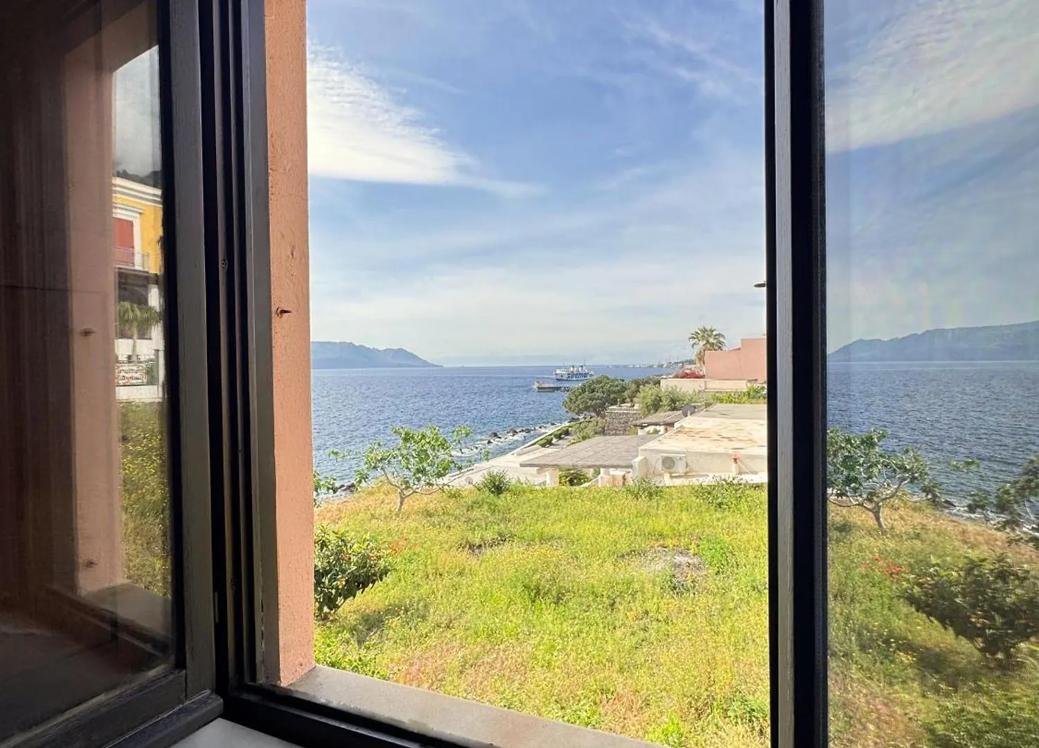 Villa Indipendente Vista Mare Sul Corso Di Santa Marina Salina A Due Passi Dalla Spiaggia 0*,  이탈리아